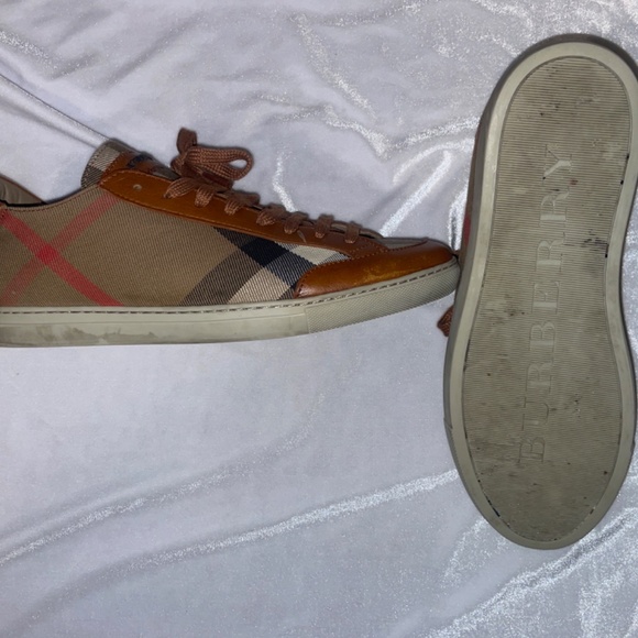 Sneakers - Picture 2 of 3